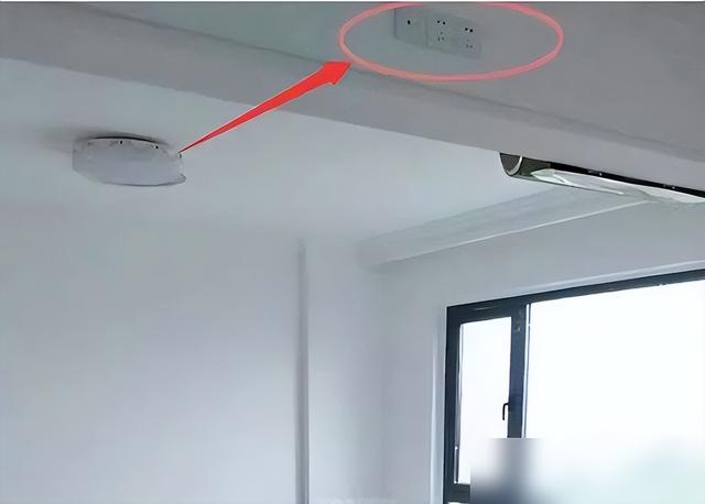 去邻居家参观，头一次发现原来空调还能“这样挂”，真的长见识了