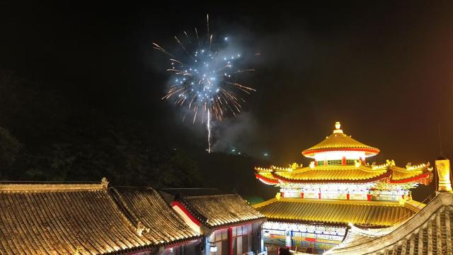七夕来铁刹山看万千灯辉