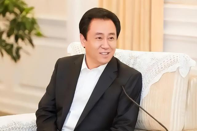 许家印到底有多张狂？从他的名片就看出他嚣张跋扈的本色