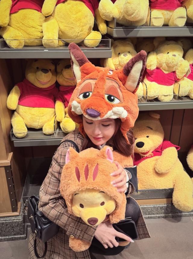 小杨哥停播一年多，小杨嫂大变样，从清纯脸变欧美脸，差点认不出