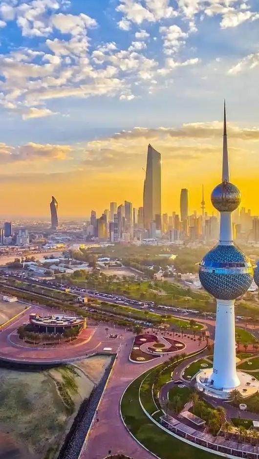 去了一趟科威特，除了石油塔和商场，这里真热得连骆驼都懒得动