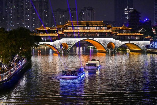 冰雪+国风+光影！成都跨年玩法太绝了