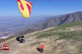 翱翔天空 巡游盐湖——滑翔伞飞行带你解锁盐湖新视角图片