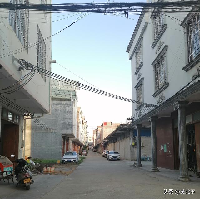 广西来宾市兴宾区与南宁市宾阳、上林交界的小镇，得名源于庙宇