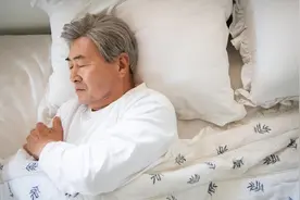 肾脏好不好看睡眠？医生忠告：睡觉有2个迹象，你的肾脏或已受损图片