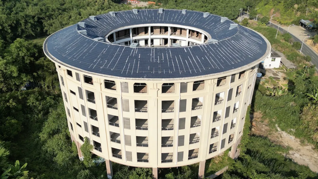 耗资千万，却烂尾在山里！福建一栋没等来游客的“太阳能土楼”