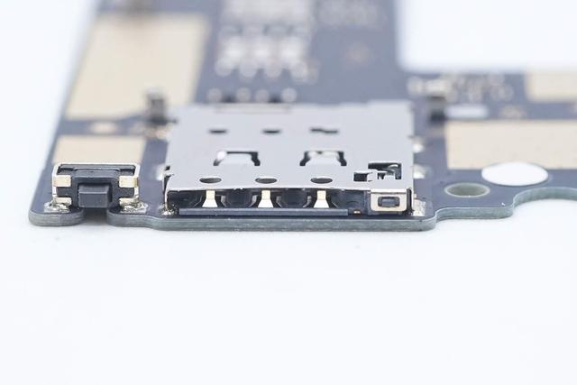 高达1999元售价是怎样的用料做过水准？中兴U60 Pro 5G随身WiFi拆解