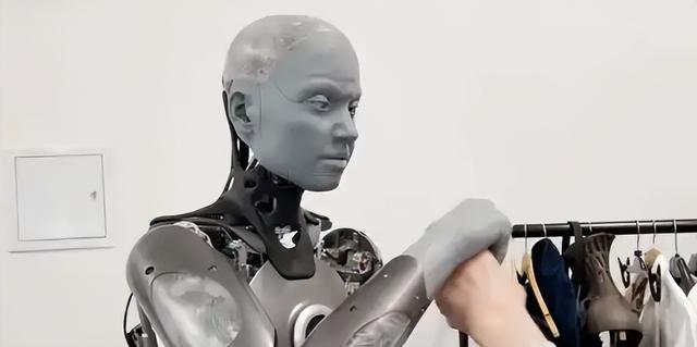 狄更斯藏得深！1838年短篇藏“西部世界雏形”，阶级讽刺更刺骨