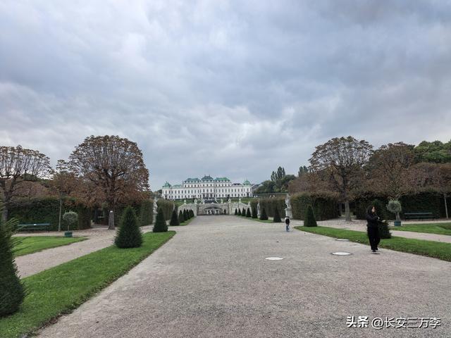 欧洲行第7天：参观世界文化遗产梅尔克修道院，逛维也纳和美景宫