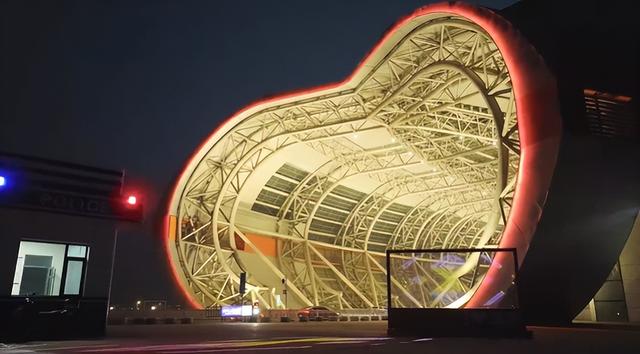 高铁站都“会比心”了？就在淄博！