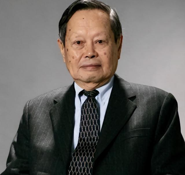 杨振宁去世不到2月，令人担忧的事还是发生，翁帆近况被曝惹争议