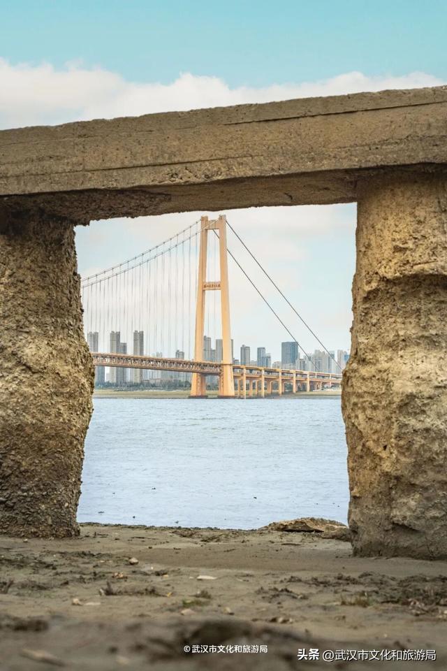 长江水位下降，武汉的秘密藏不住了！