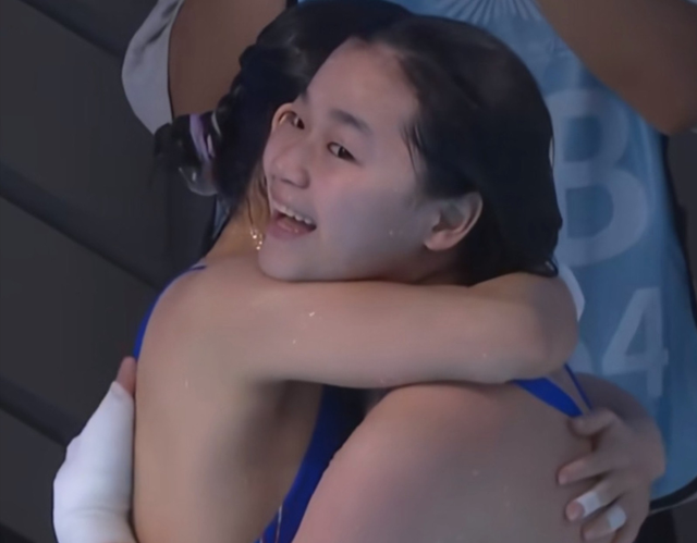 跳水界再出黑马！王伟莹勇夺单人冠，采访意外透露全红婵真实状态