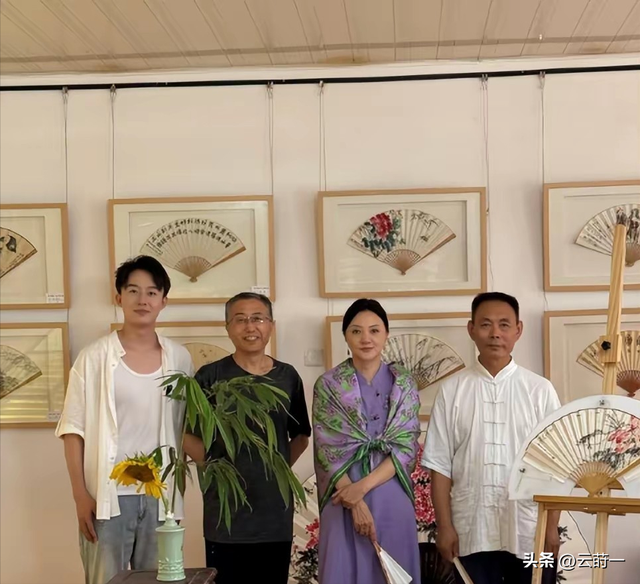 她是冯巩御用老婆，连登五年春晚后精神失常，如今50岁的她怎样了