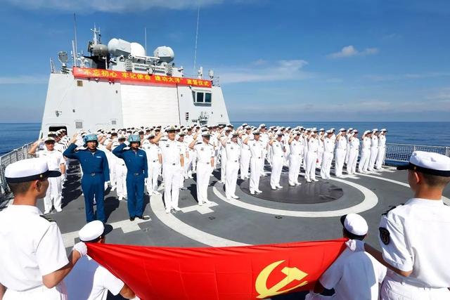 中国航母迈入三舰时代	，远洋常态化改写新格局，美军被迫调整战术