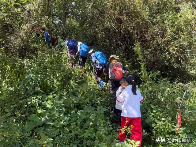 在阳光明媚的秋日里，我们走马街、三家村水库、团结乡滑草场，爽
