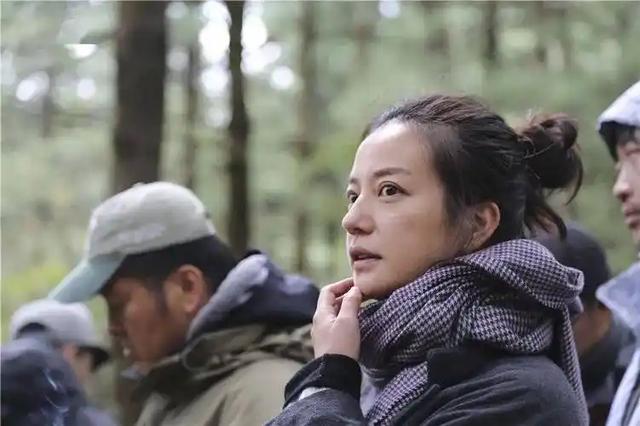 婚姻事业全无，消失4年后，49岁赵薇再曝近况，胃癌传闻真相曝光