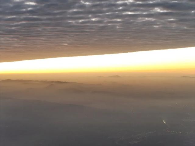 庐山牯岭：日照金峰火烧云