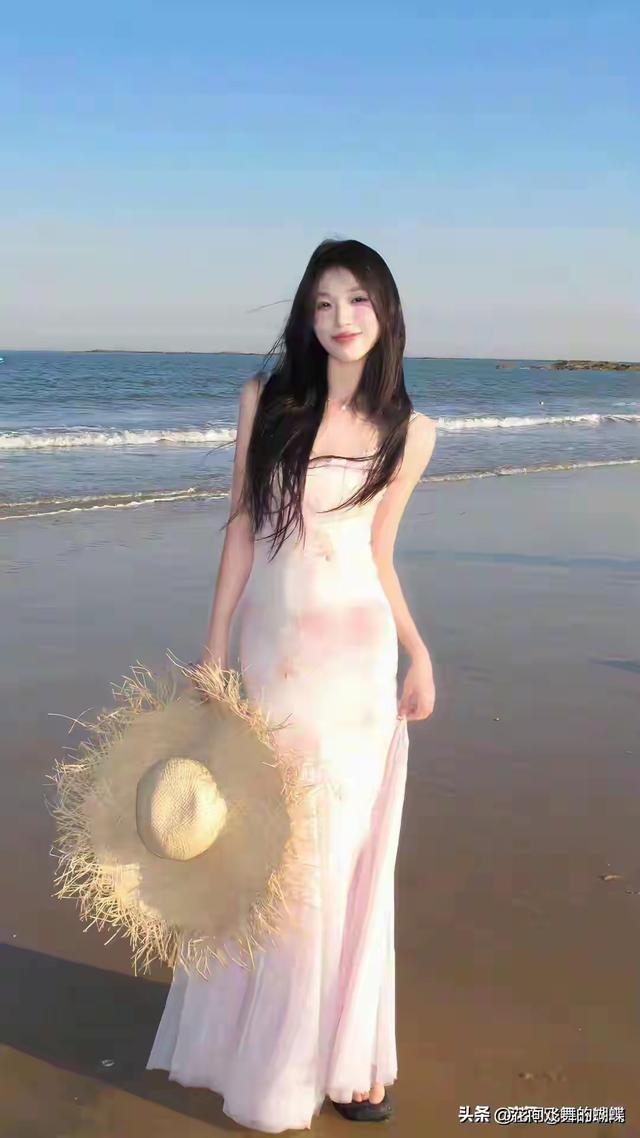 河南郑州一校花好漂亮， 身高168cm体重46kg ，美的让人移不开眼