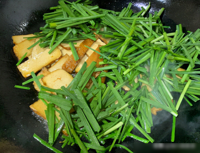 三月后，饮食应“多素少肉”，推荐吃5道家常菜，清淡鲜美又润燥