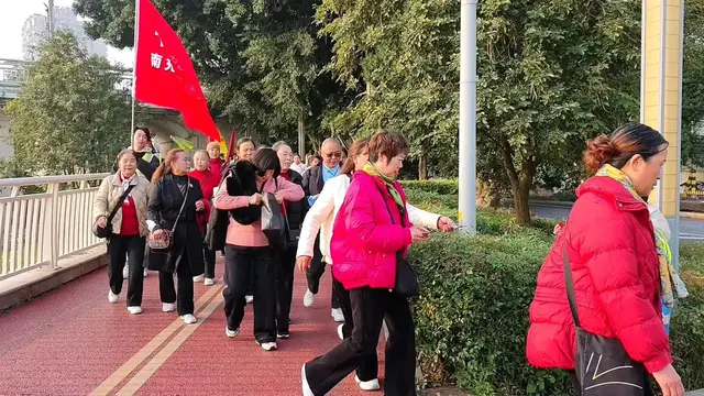 网络名人打卡南充（国际）徒步节，解锁一江两岸无限美