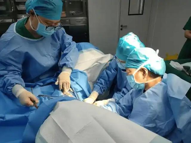 “买英国精子生3娃”的山东女人，7年后现状曝光：她后悔了吗？