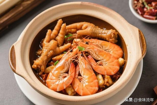 嗦爪啃虾停不下来！家常大虾鸡爪煲，胶糯入味连汤汁都舔光