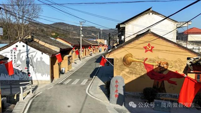 “老街遛弯儿+草莓炫腹” 双buff叠满 农文旅融合解锁嗨玩新姿势～