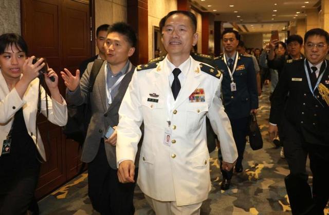 特朗普不来北京看阅兵，美方想打电话给中国，日媒：中方已读不回