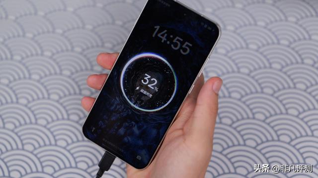 OPPO Find X8s 体验：小直屏里的 "全能王"，轻薄与实力可兼得