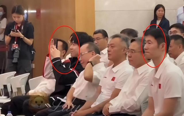 国乒大合照，暴露真实地位，王楚钦、王曼昱靠边站，C位实至名归