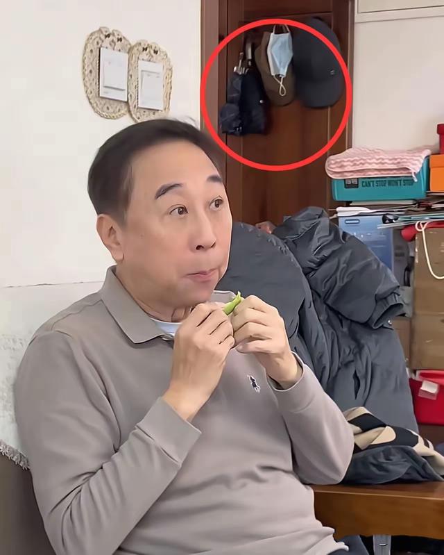 闫学晶没想到，2026年刚开年	，老搭档冯巩就给自己上了生动一课