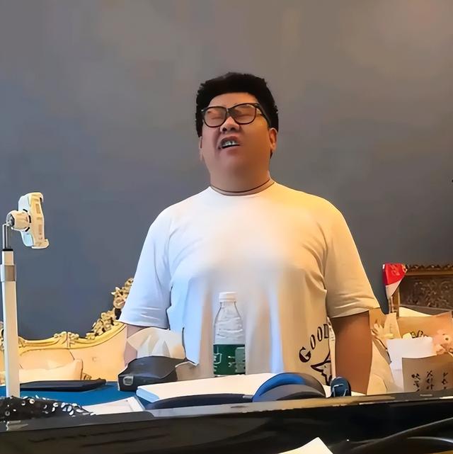 善恶终有报！狂妄自大的“盲人”歌手杨光，终究付出了惨痛代价