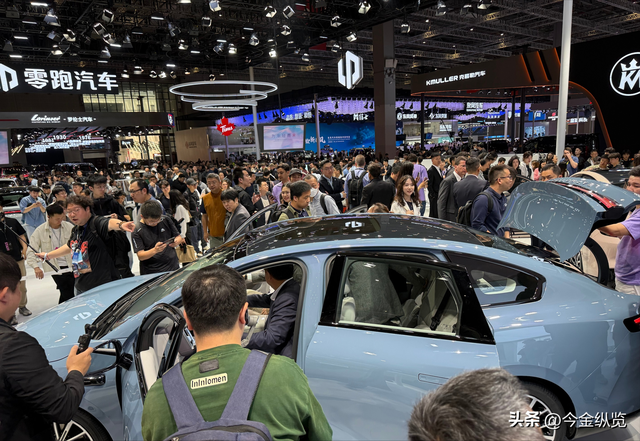 别再喊“烧钱货”！新势力绝地反击，三巨头亮出王牌改写行业格局
