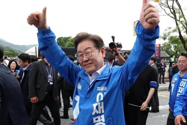 和高市谈完48小时后，李在明回国第一事：点名中国	，要求尽快谈判