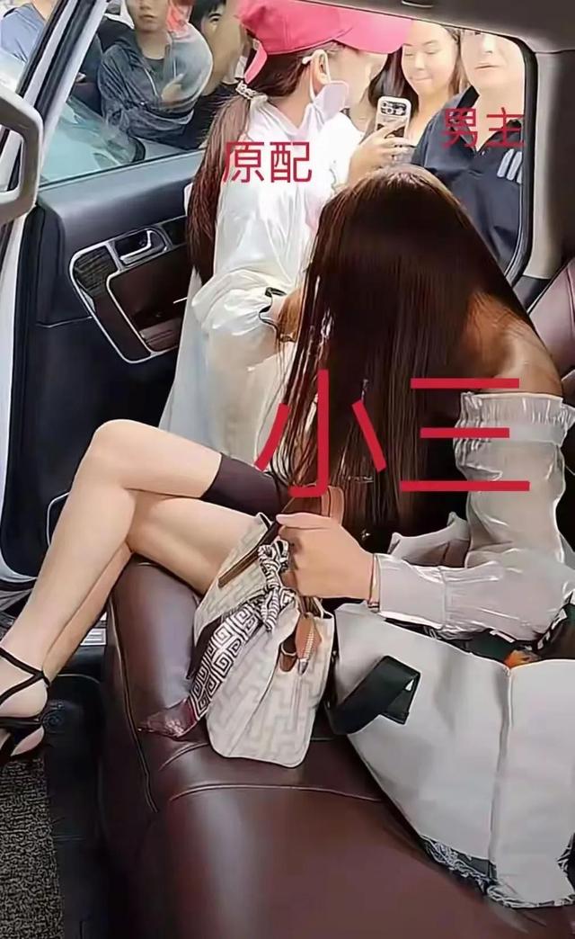 南宁原配抓小三现场：小三照片曝光，原配骑电动车，小三坐汽车