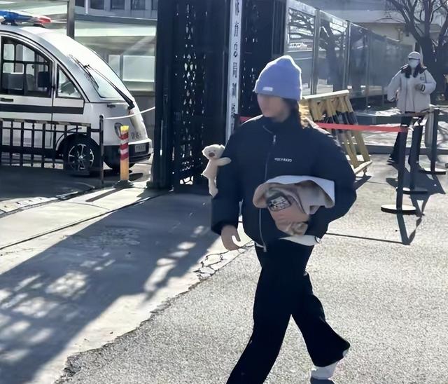 全红婵正式回归亮相！身材高挑颜值抢眼，留长发后判若两人