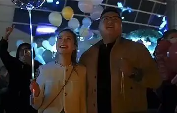 离婚仅1个月再看猴哥与前妻，一个急找下家，一个证实痞幼没说错