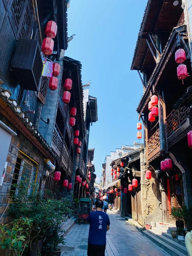 边城印象:一口吃三省 三地闻鸡鸣!