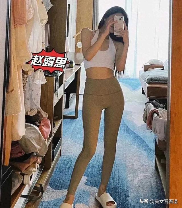 女明星穿瑜伽裤，紧贴身形，卷起来了！感觉哪个身材最好看？