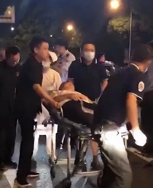 无牌奥迪加塞恐吓女子后续！纹身男过往被扒，难怪嚣张，恐要坐牢