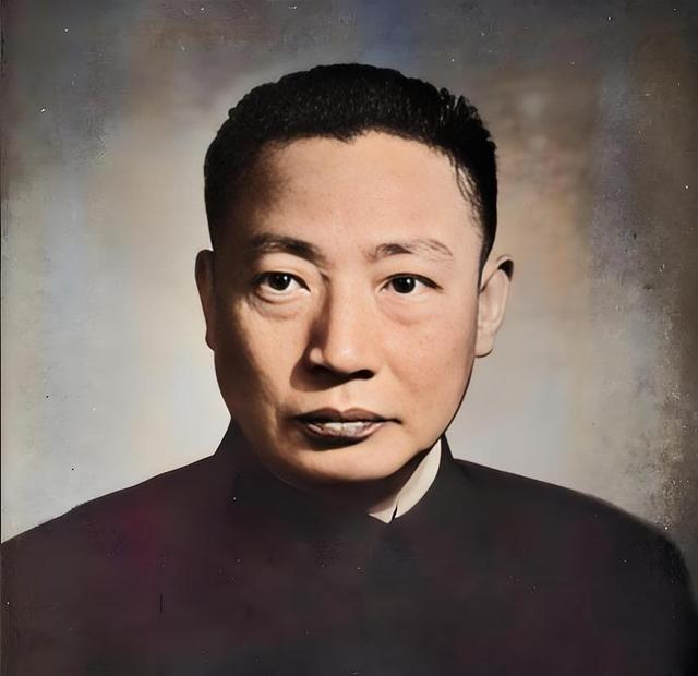 1949年老蒋派人暗杀傅作义，结果女特务莫名死在床上，这是为何？
