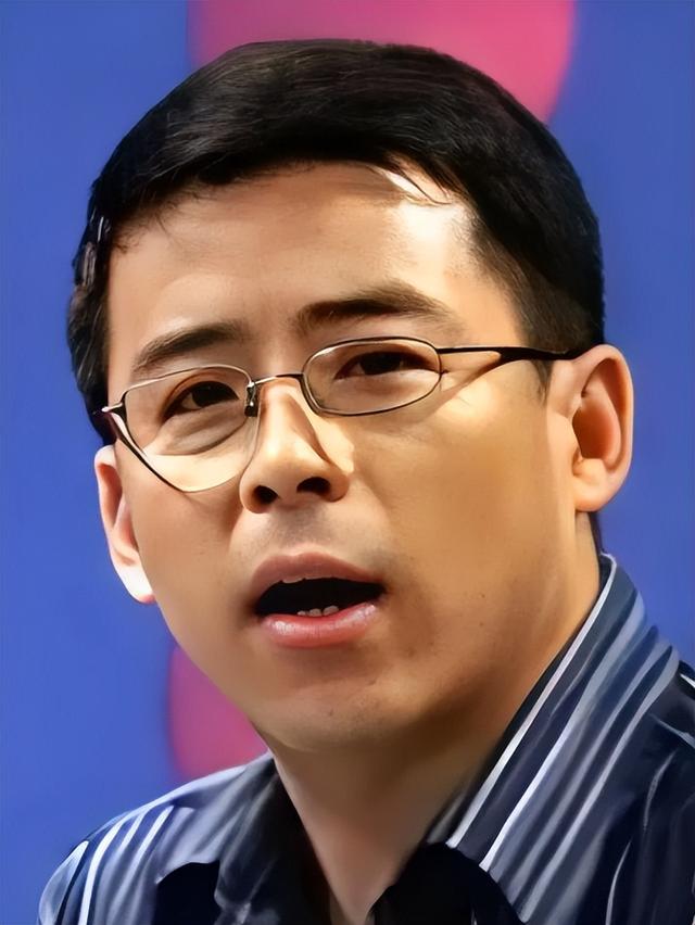曾扬言要让中国向世界道歉的阿丘，被央视除名后，如今过得怎样