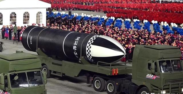 朝鲜出手了，金正恩亲临现场，一颗导弹砸向日本海，高市早苗傻眼