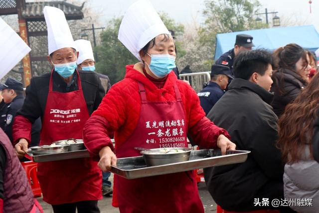 达川区百节镇：梅花笑绽迎宾客 刨汤暖宴贺新春