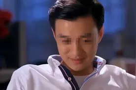 妻子深夜约我和她闺蜜一块去打牌，打到一半，妻子竟提前离开了图片