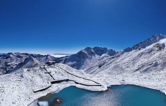 4860米云端告白指南！在达古冰川的日照金山下，说最甜的情话