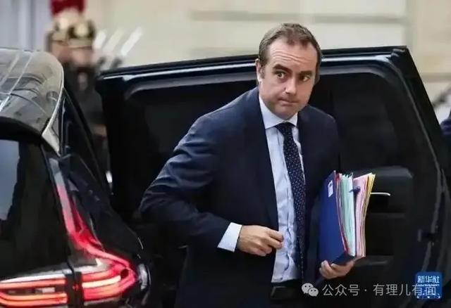 法国新总理为何“闪退”
