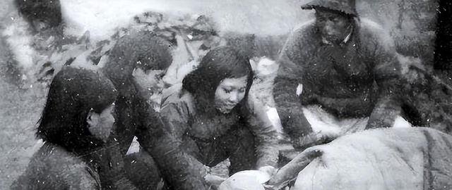 晚年邓颖超透露：恩来在上海有另外一任“妻子”，同居却无争执