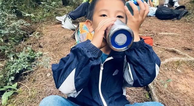 大理失踪男孩确认死亡！定位器比孩子先丢，生前最后露面照藏猫腻